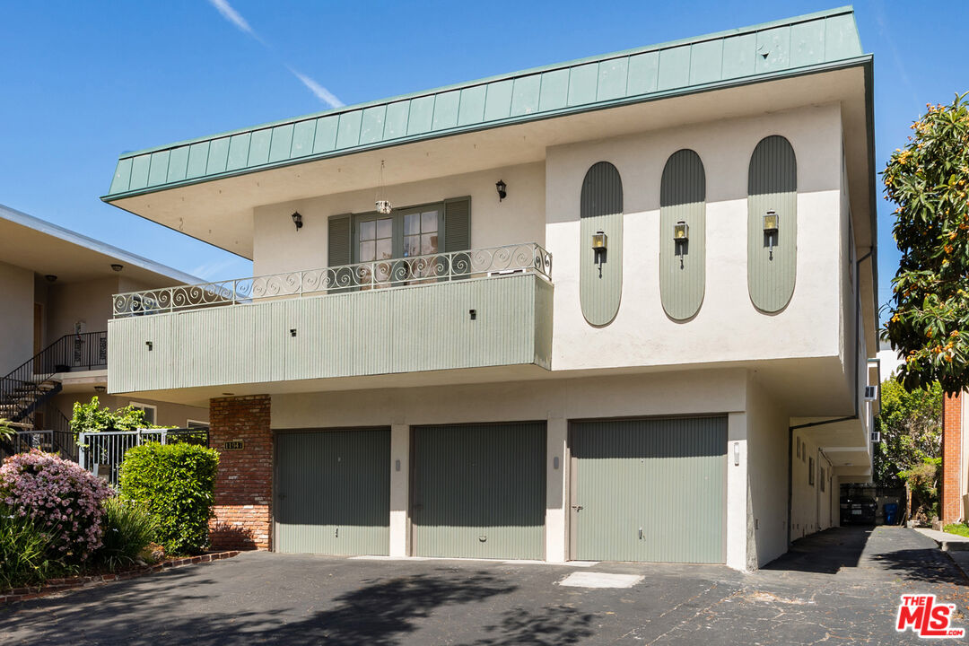 Los Angeles Condo: 11947 Kiowa Avenue