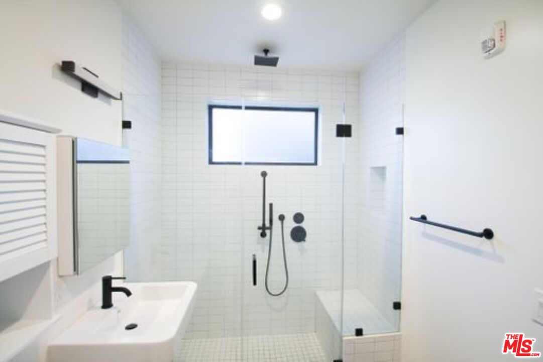 Los Angeles Condo: 321 North Bixel Street