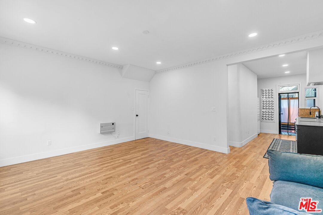 Los Angeles Condo: 246 Columbia Place