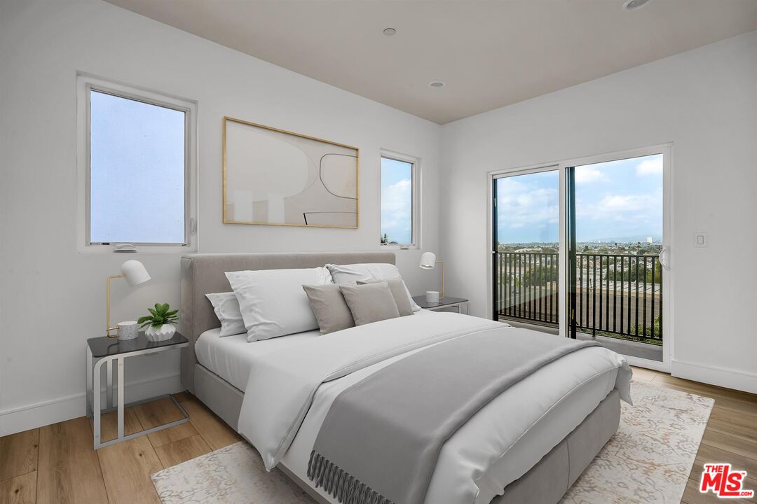 Los Angeles Condo: 4701 Saturn Street