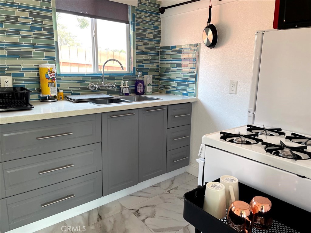 San Clemente Condo: 2323 South El Camino Real