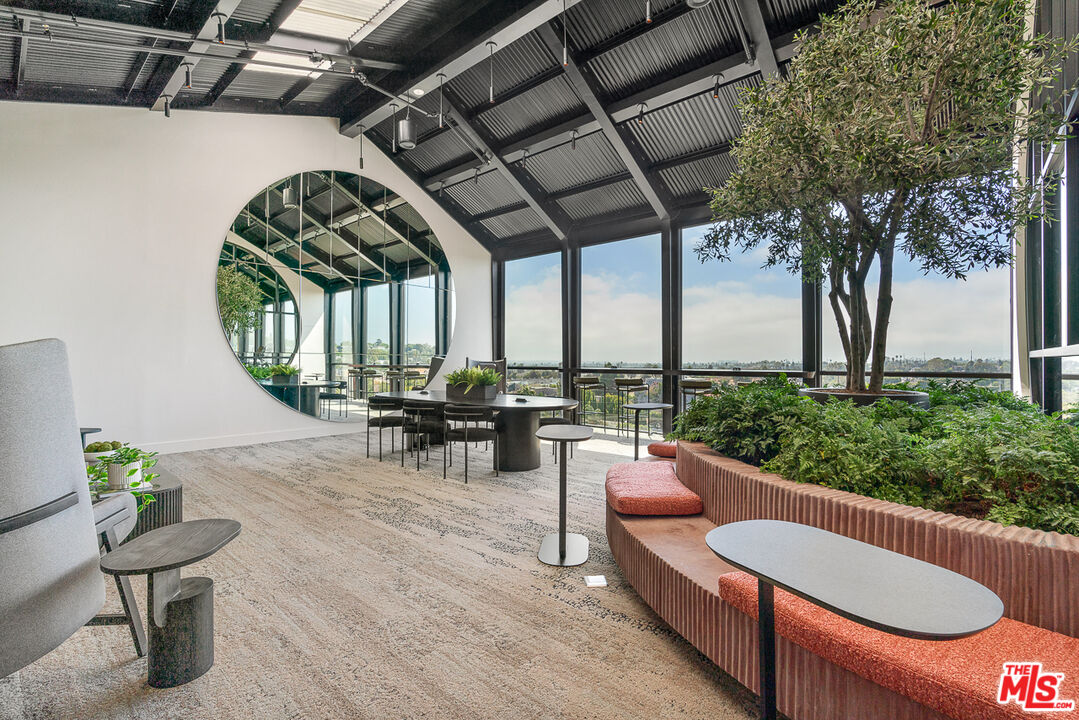 Los Angeles Condo: 10700 Tabor Street