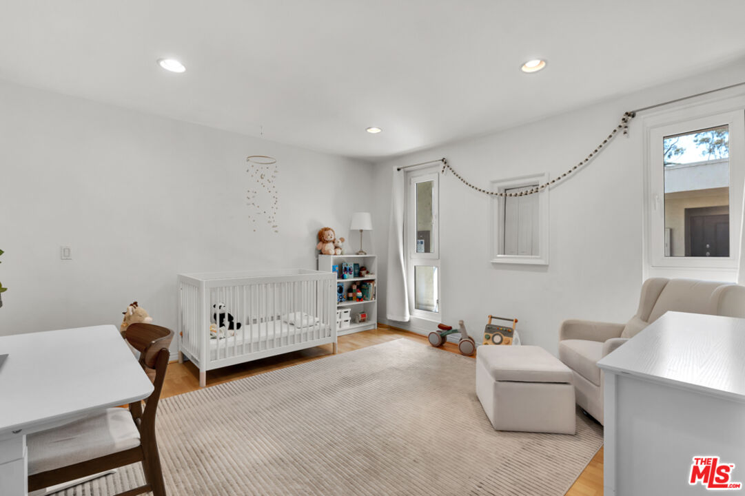 Los Angeles Condo: 11789 Montana Avenue