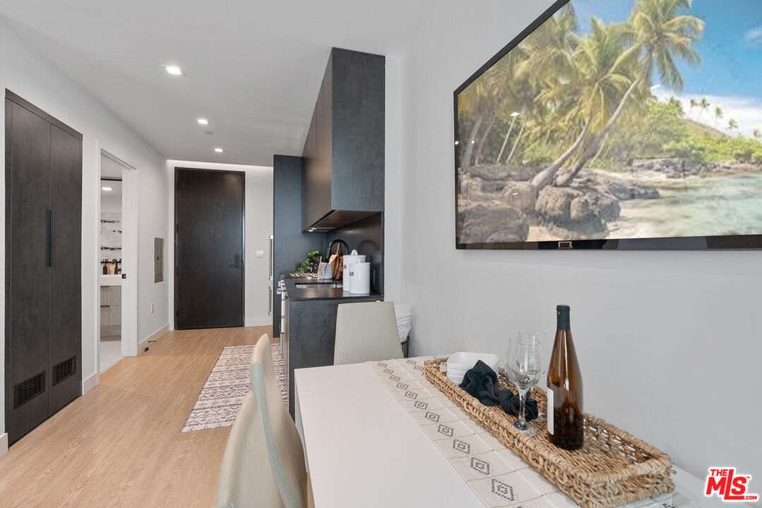 Los Angeles Condo: 3688 Overland Avenue