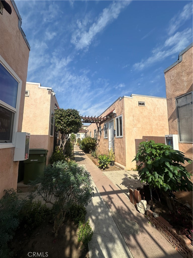 Los Angeles Condo: 4243 Burns Avenue