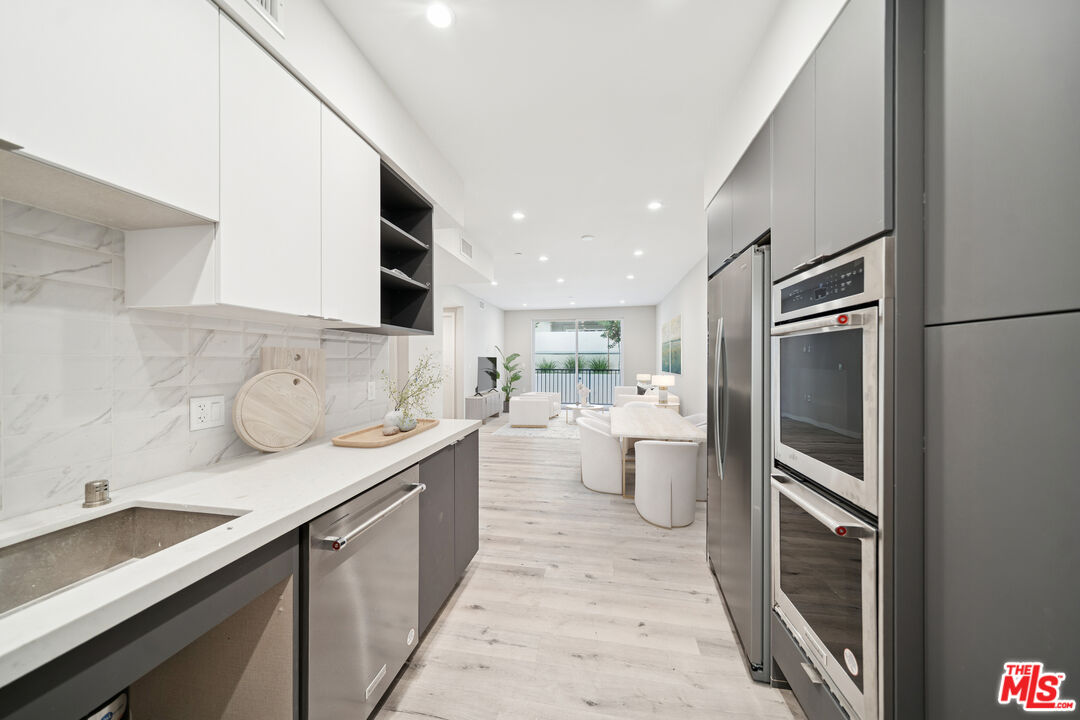 Los Angeles Condo: 1051 South Corning Street