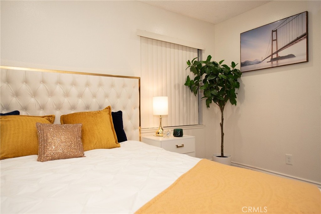 Santa Ana Condo: 700 West 3rd Street