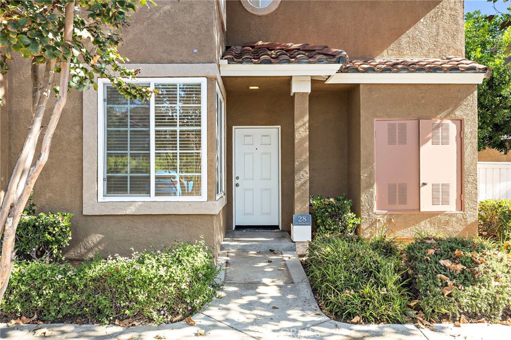 Rancho Santa Margarita Condo: 28 Vía Esperanza
