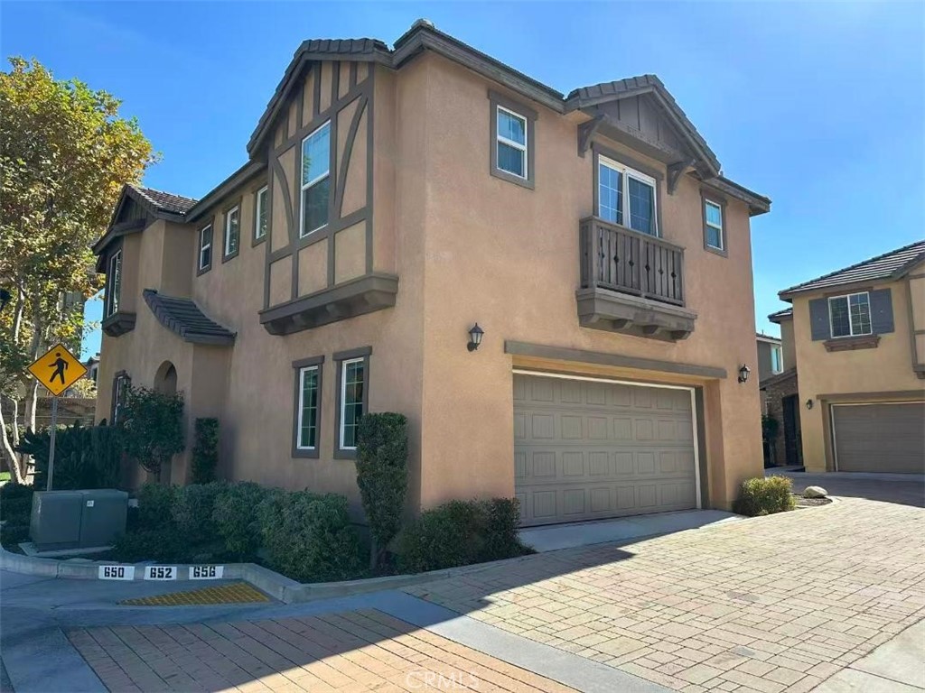 Claremont Condo: 650 Huron Place