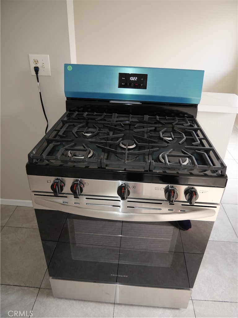 Santa Ana Condo: 513 East Walnut Street