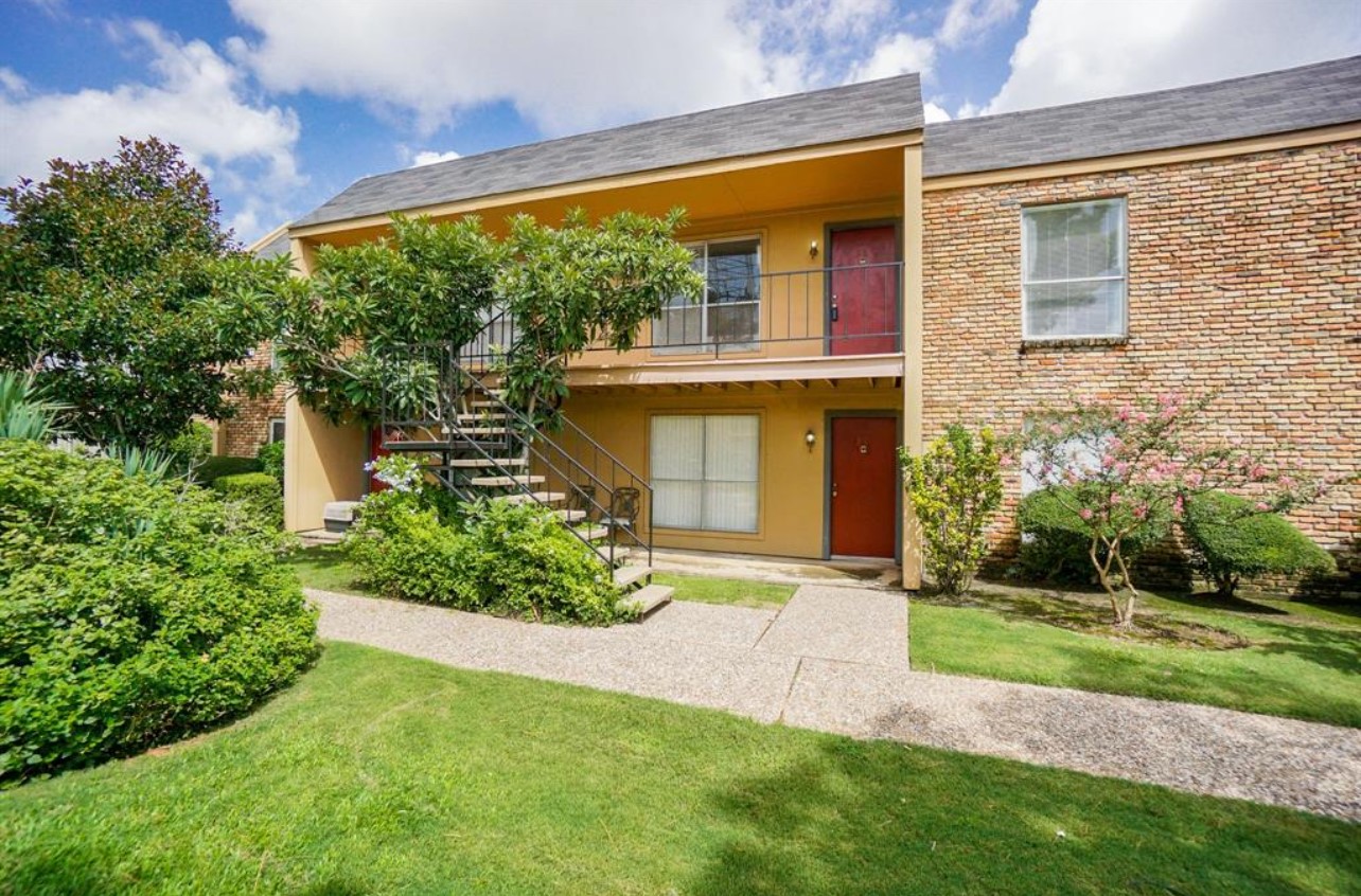 Houston Condo: 3303 West Greenridge Drive