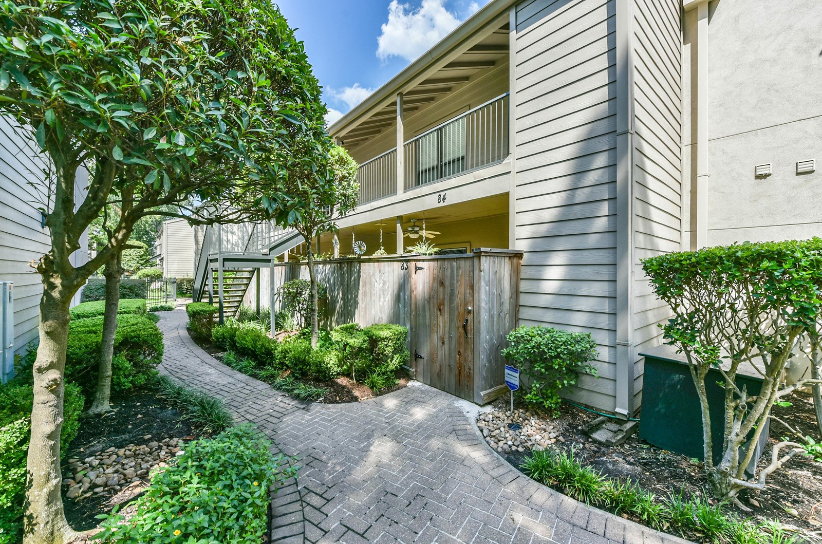 Houston Condo: 1100 Augusta Drive