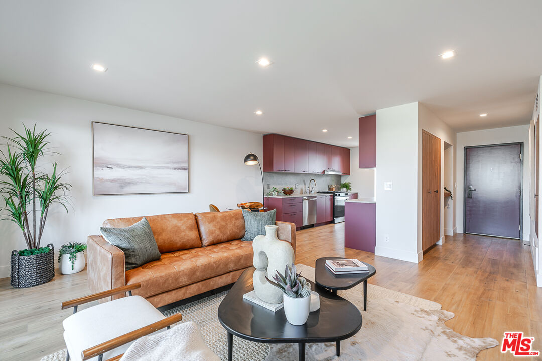 Los Angeles Condo: 12425 Texas Avenue