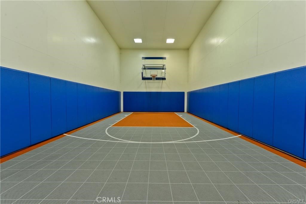 Woodland Hills Condo: 5510 Owensmouth Avenue