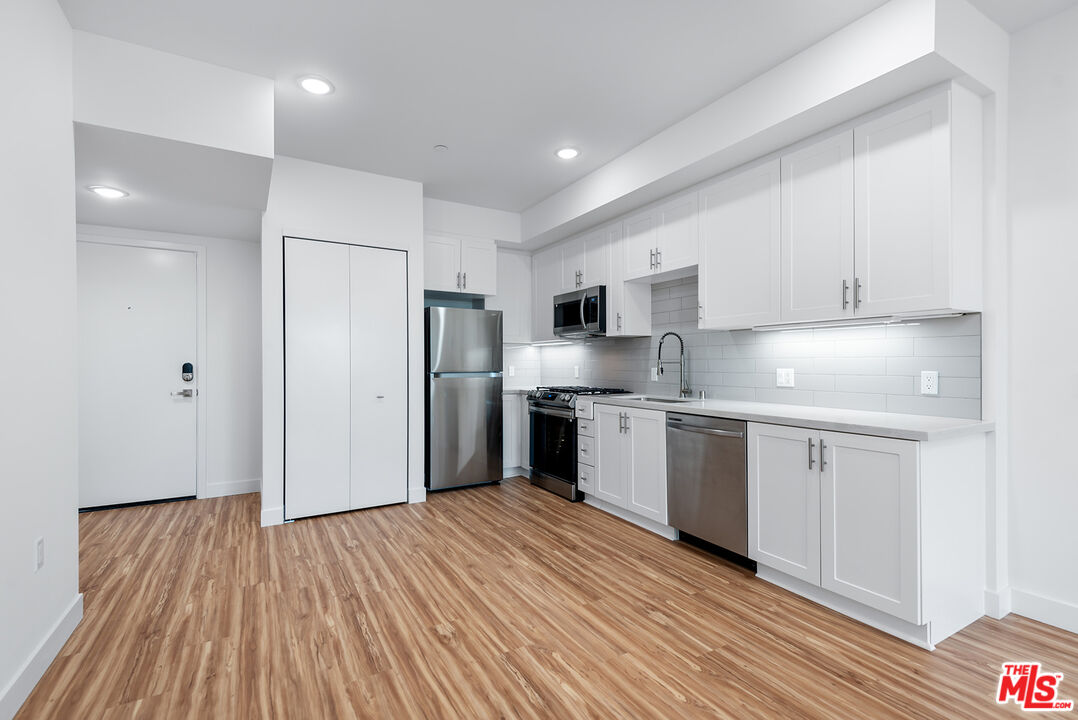 Los Angeles Condo: 11600 National Boulevard