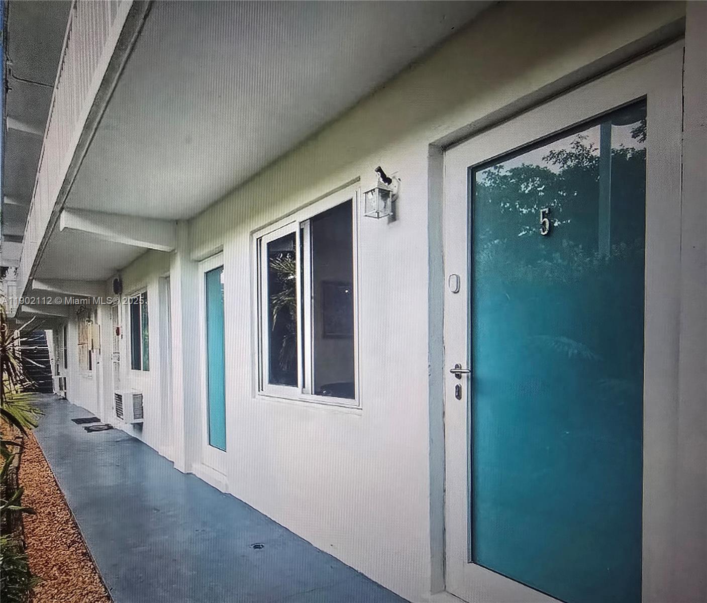 Miami Beach Condo: 323 Washington Avenue