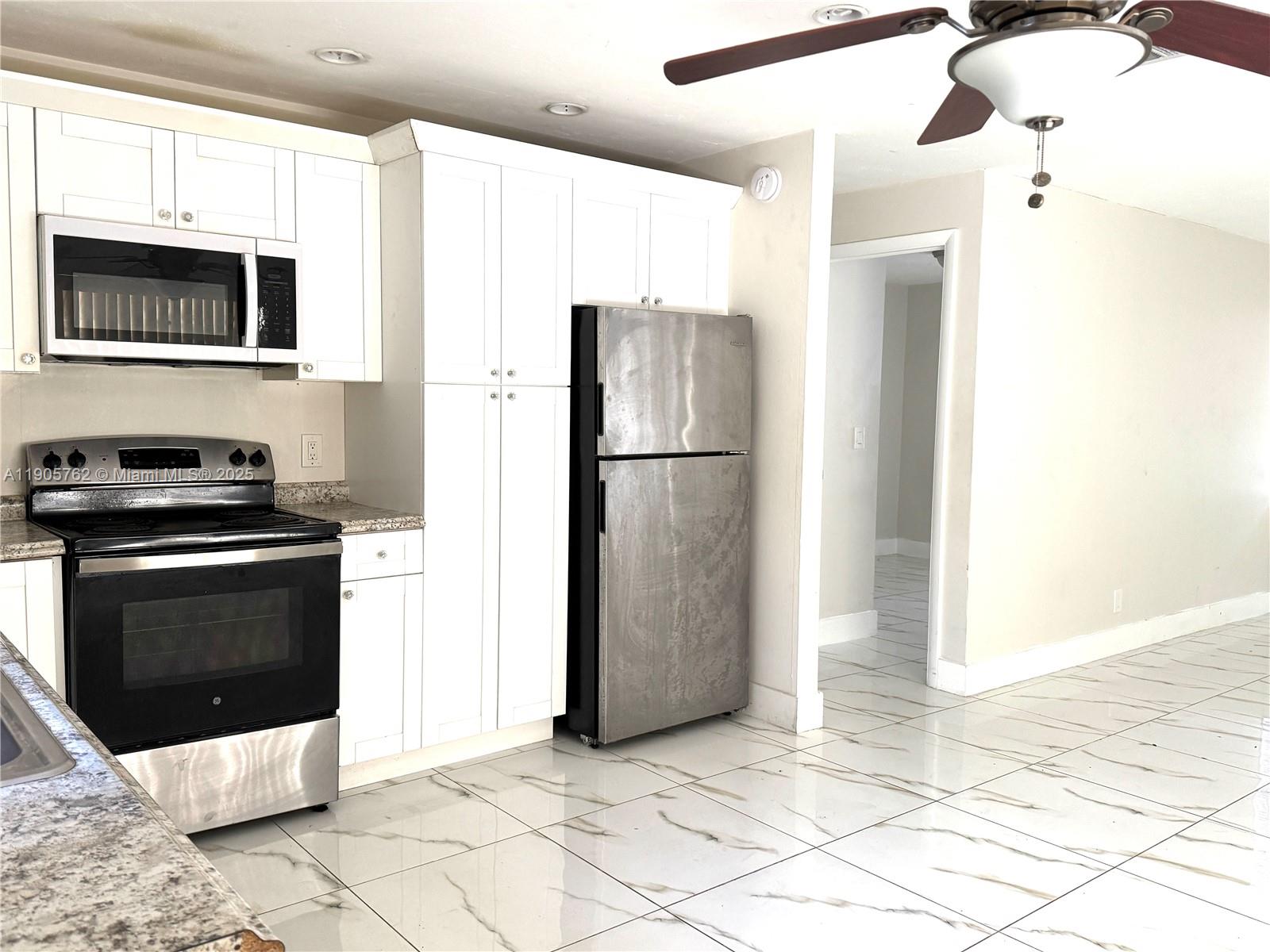 Hollywood Condo: 1945 Pierce Street