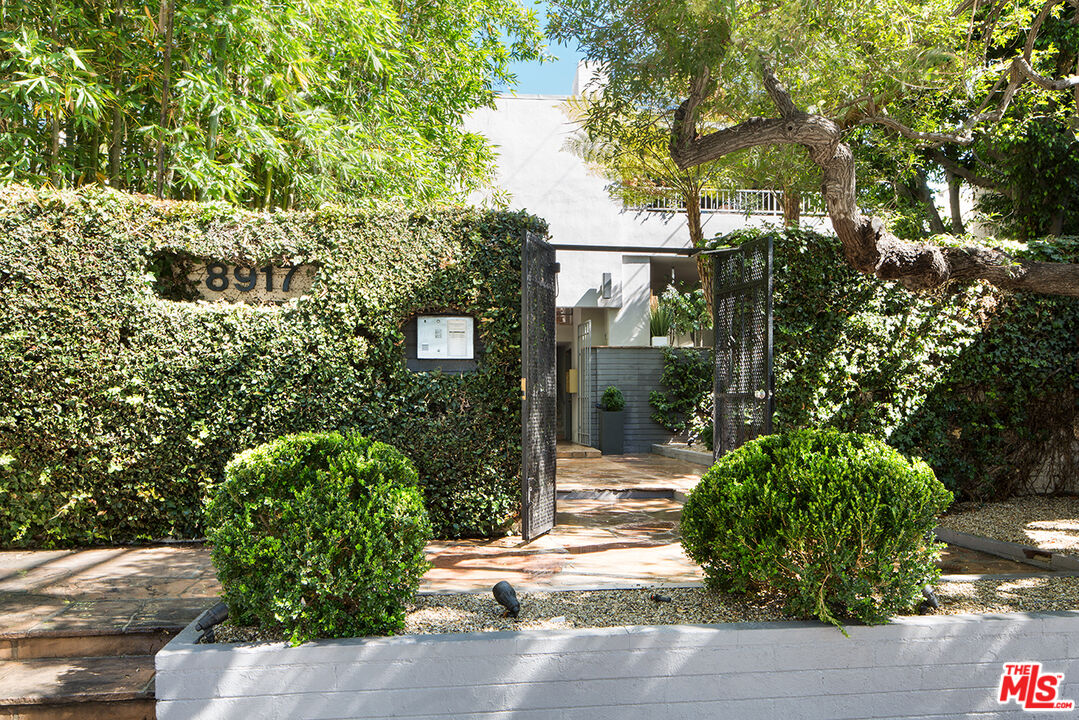 West Hollywood Condo: 8911 Cynthia Street