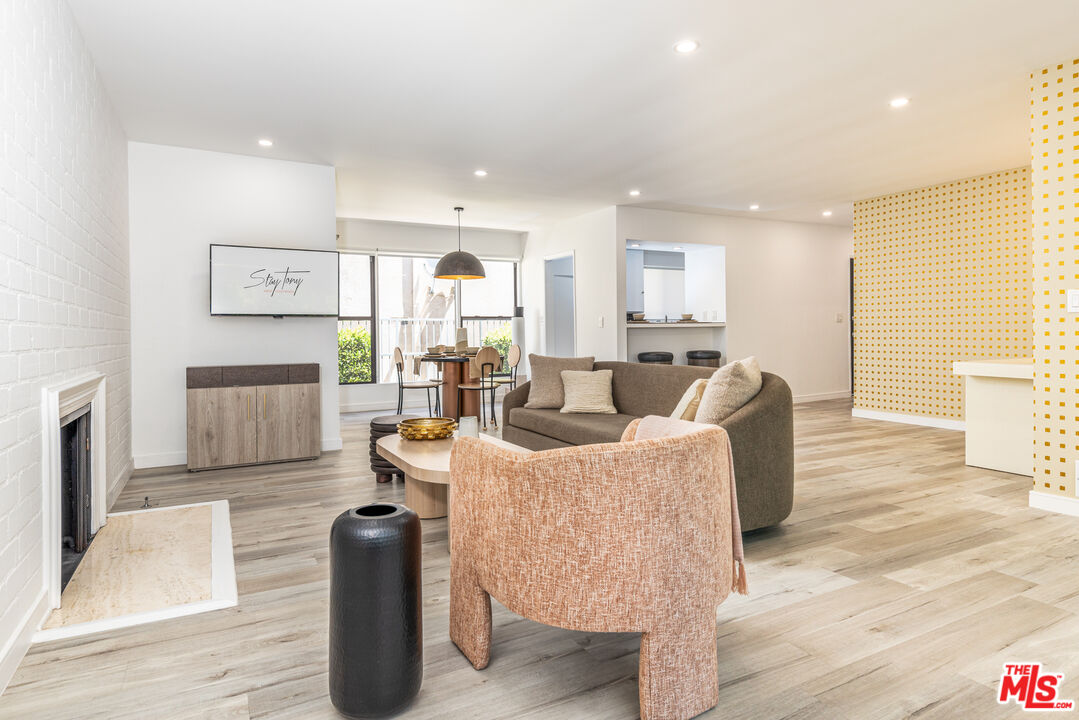 West Hollywood Condo: 8911 Cynthia Street