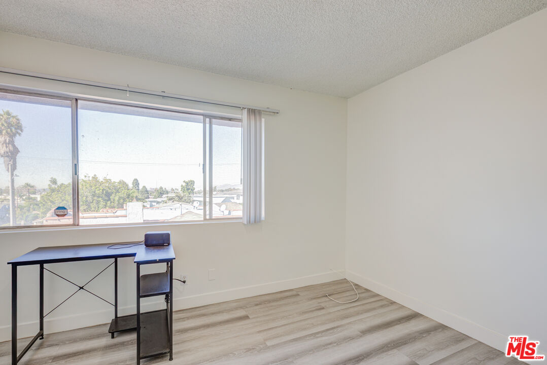 Inglewood Condo: 305 East Plymouth Street