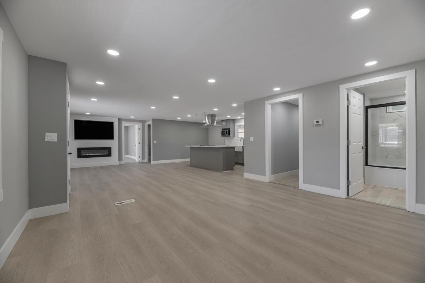 Hollister Condo: 174 Redwood Drive