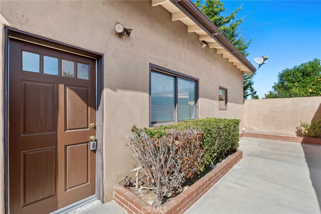 Costa Mesa Condo: 2225 Santa Ana Avenue