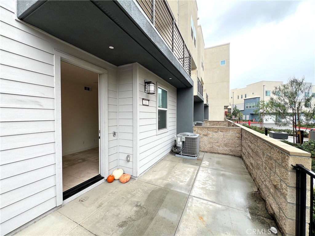 Anaheim Condo: 1645 West Lincoln Avenue