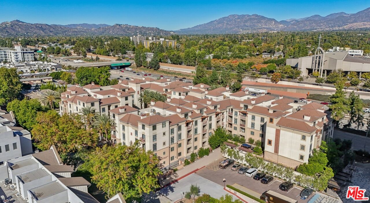 Pasadena Condo: 290 North Hudson Avenue