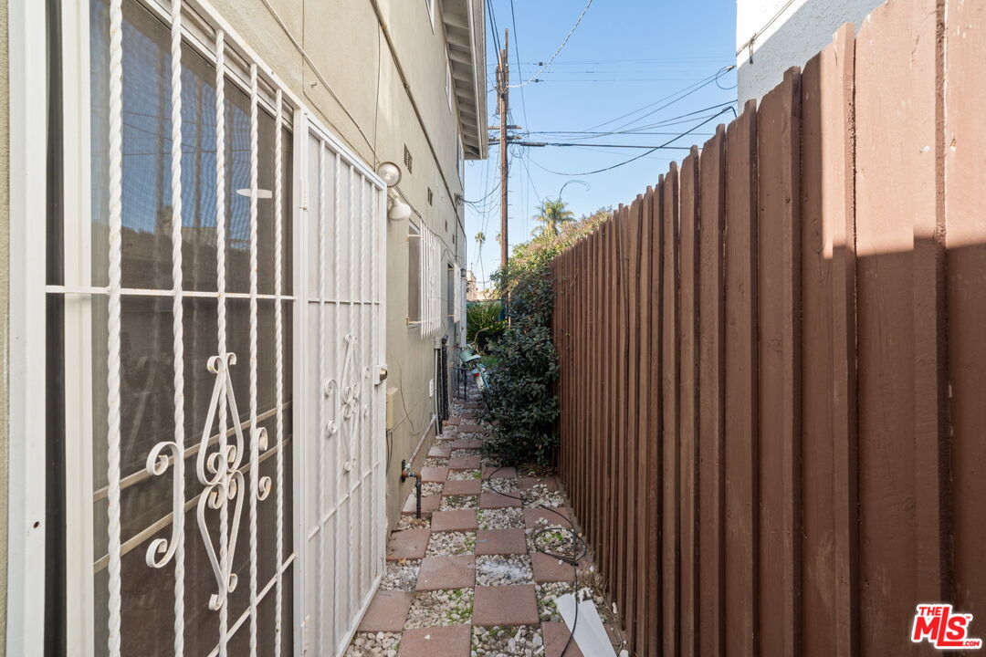 Los Angeles Condo: 2109 South Marvin Avenue