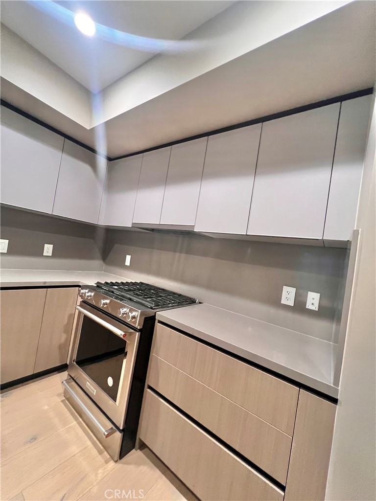 Pasadena Condo: 39 South Los Robles Avenue