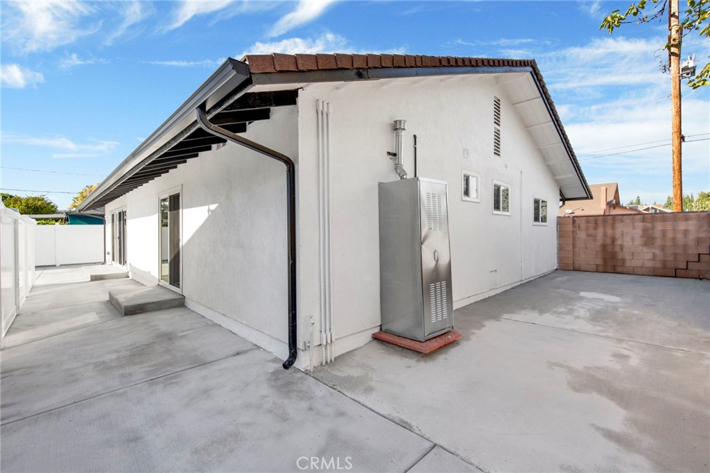 West Hills Condo: 22540 Roscoe Boulevard