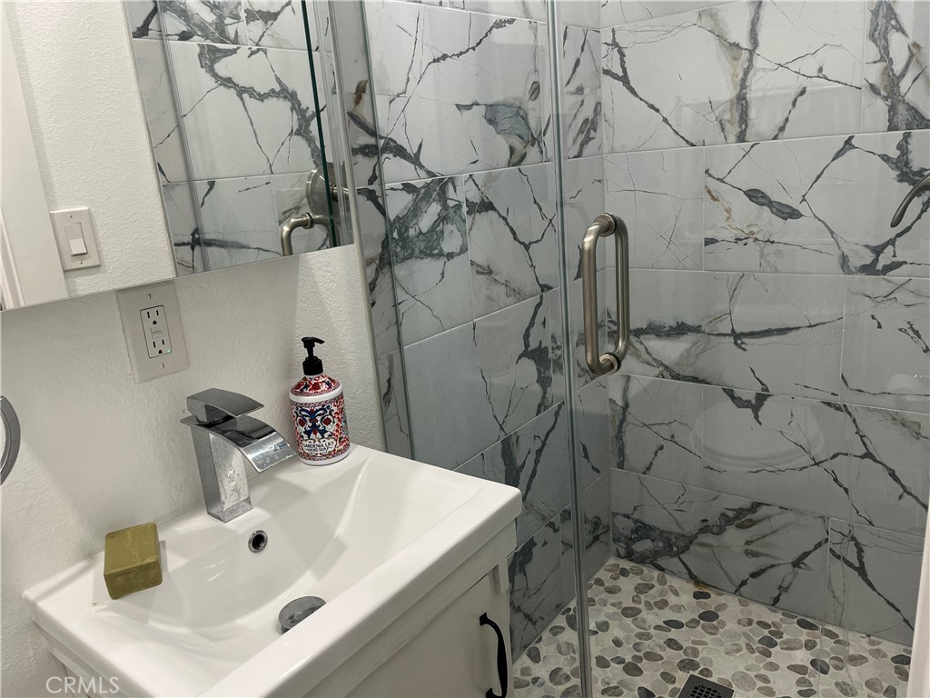 Highland Park Condo: 5929 Weaver Lane