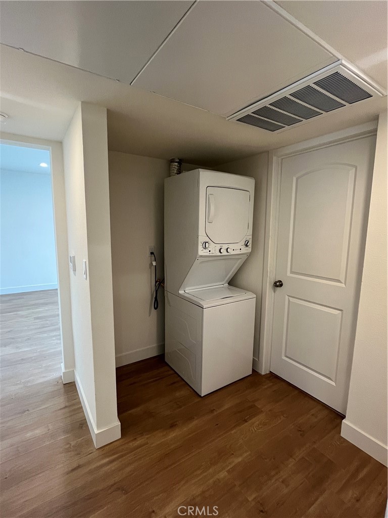 Glendale Condo: 1011 East Chevy Chase Drive