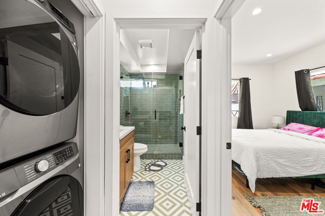 Los Angeles Condo: 3873 Roxton Avenue