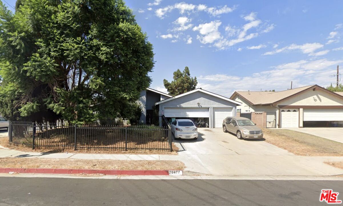 Chatsworth Condo: 20477 Mayall Street