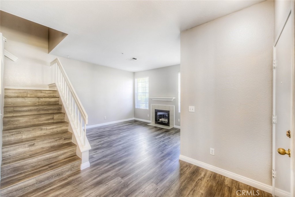 Tustin Condo: 120 Gallery Way