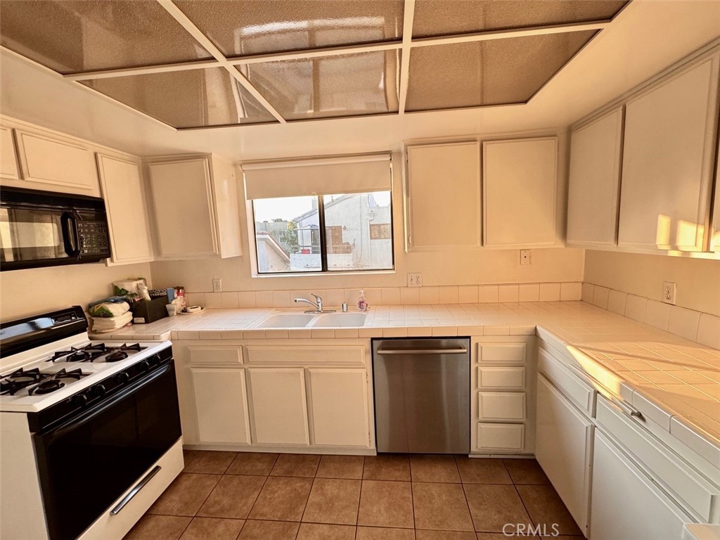 Burbank Condo: 225 North Rose Street