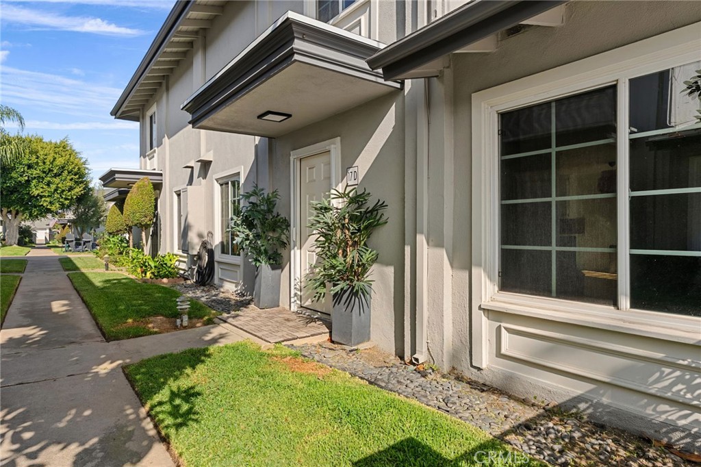 Costa Mesa Condo: 1845 Anaheim Avenue