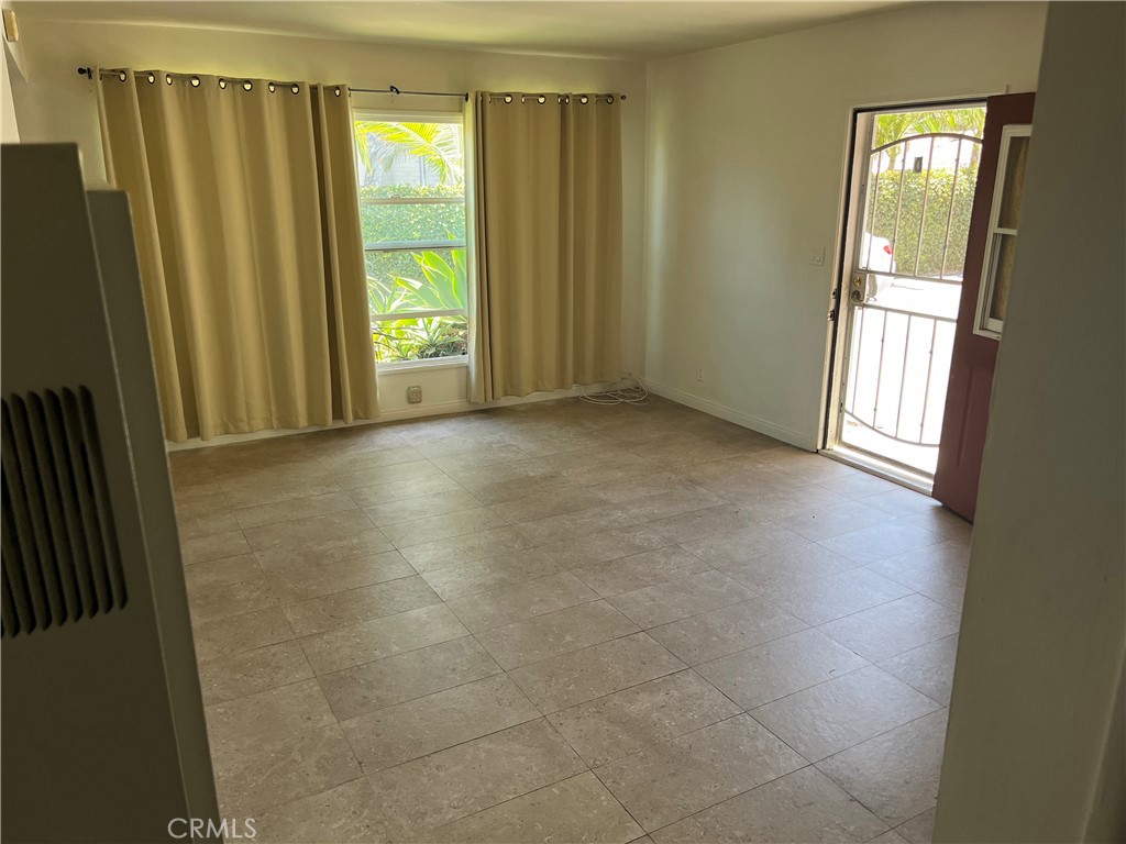 Costa Mesa Condo: 680 West 18th Street