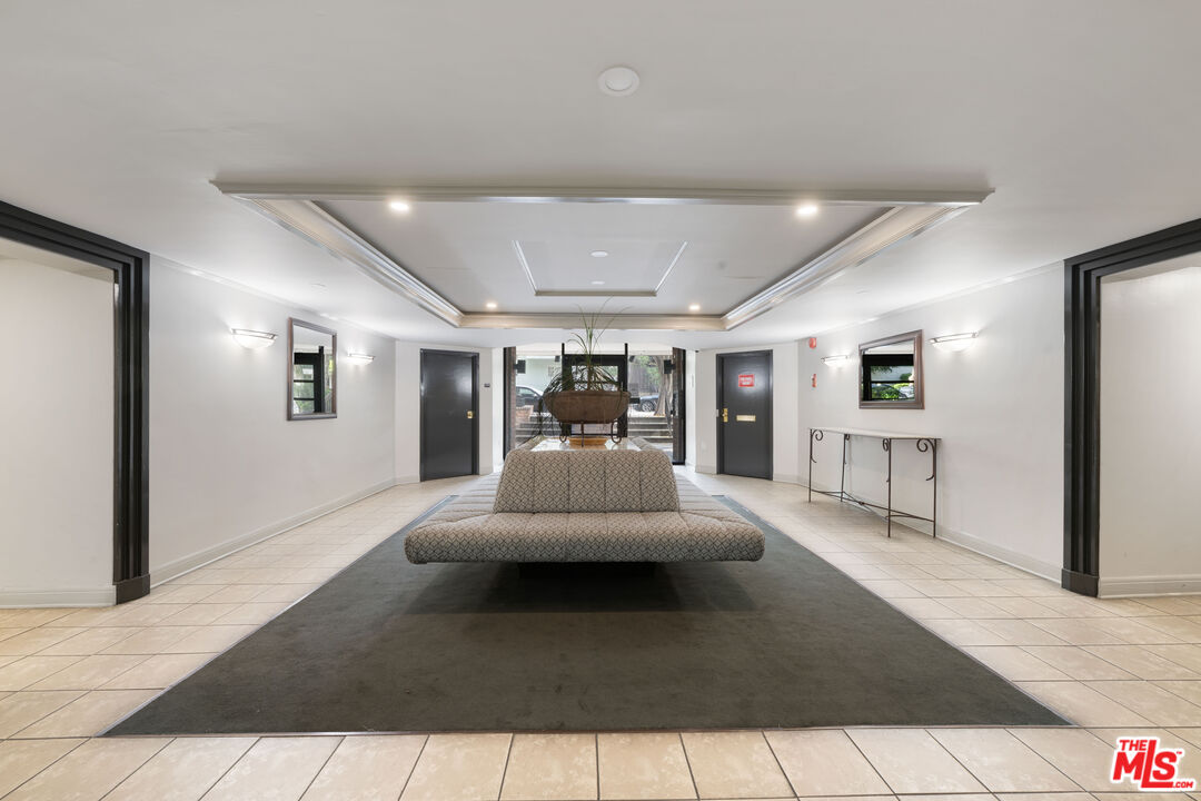 West Hollywood Condo: 911 North Kings Road