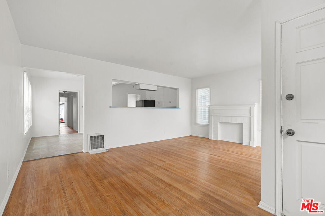 Los Angeles Condo: 11813 Gateway Boulevard