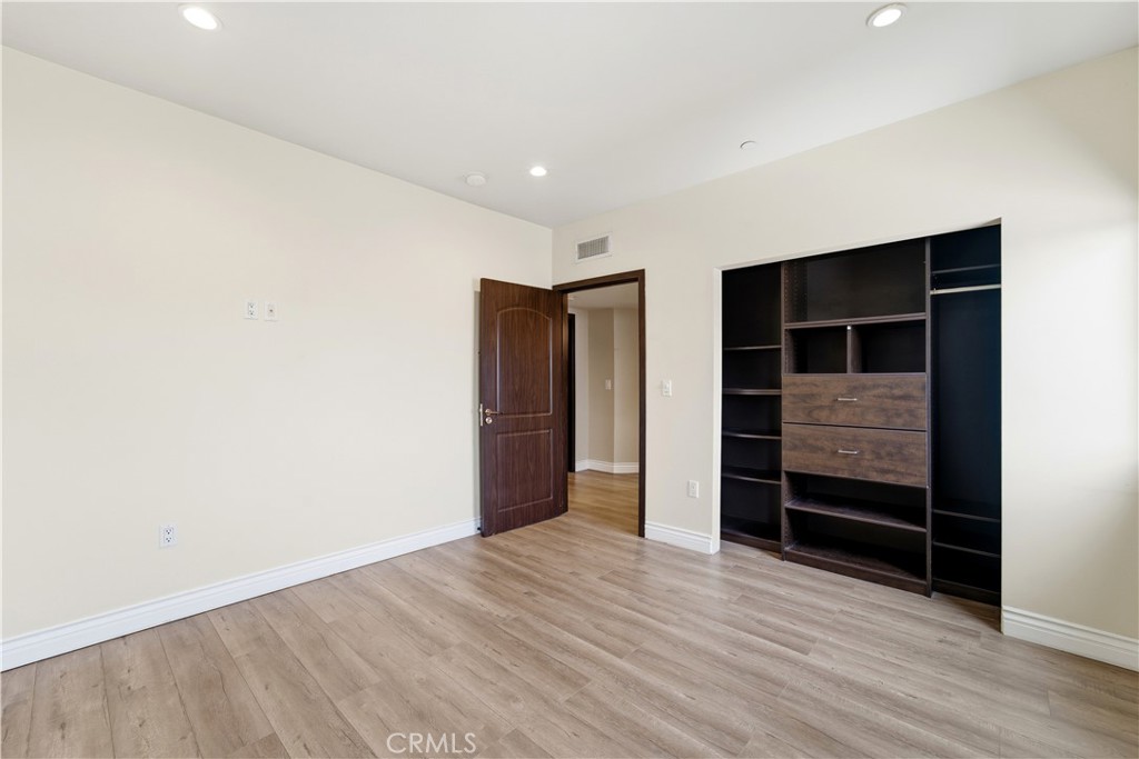North Hollywood Condo: 11218 Camarillo Street