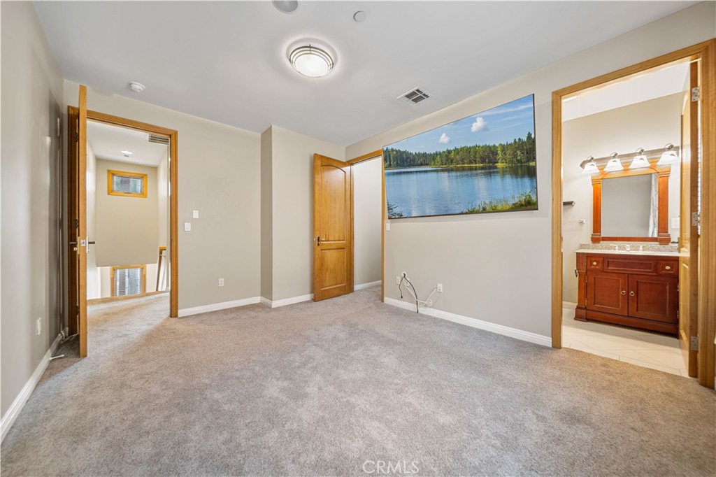 Burbank Condo: 216 North Buena Vista Street