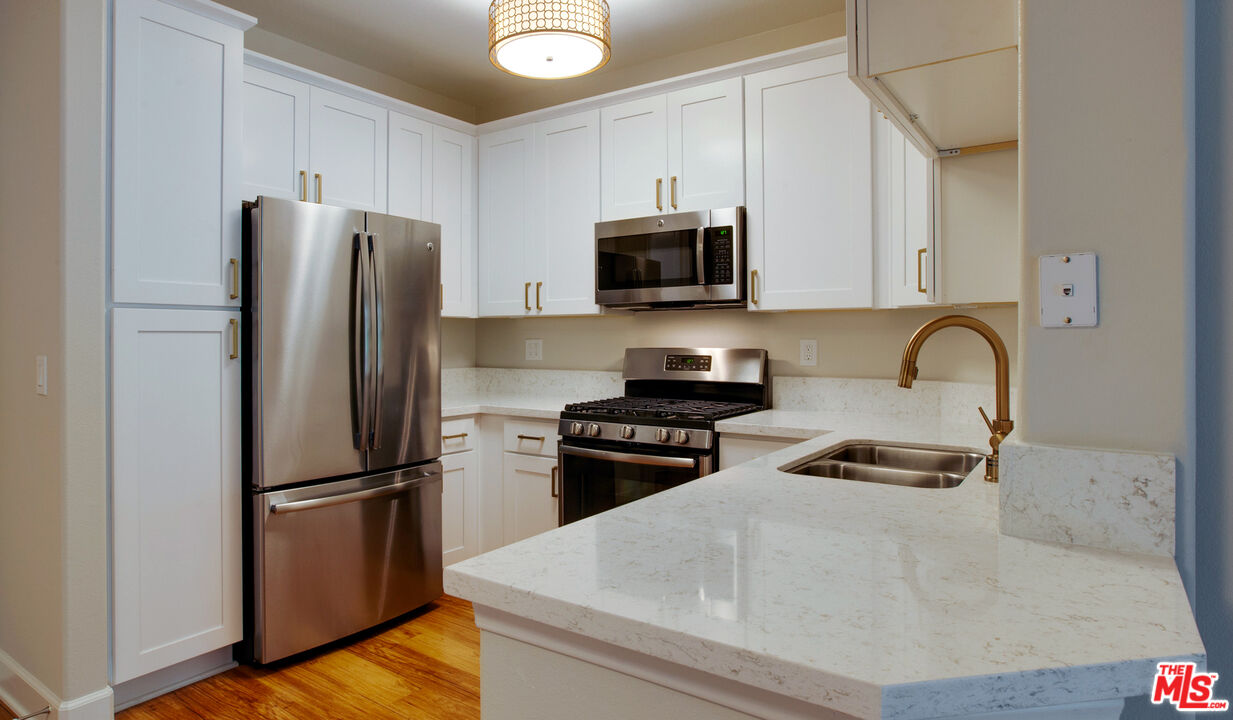 Los Angeles Condo: 348 Hauser Boulevard