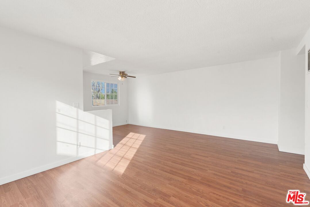 North Hollywood Condo: 12325 Oxnard Street