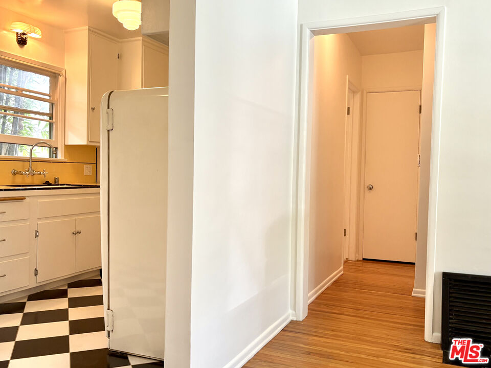 Santa Monica Condo: 1325 Washington Avenue