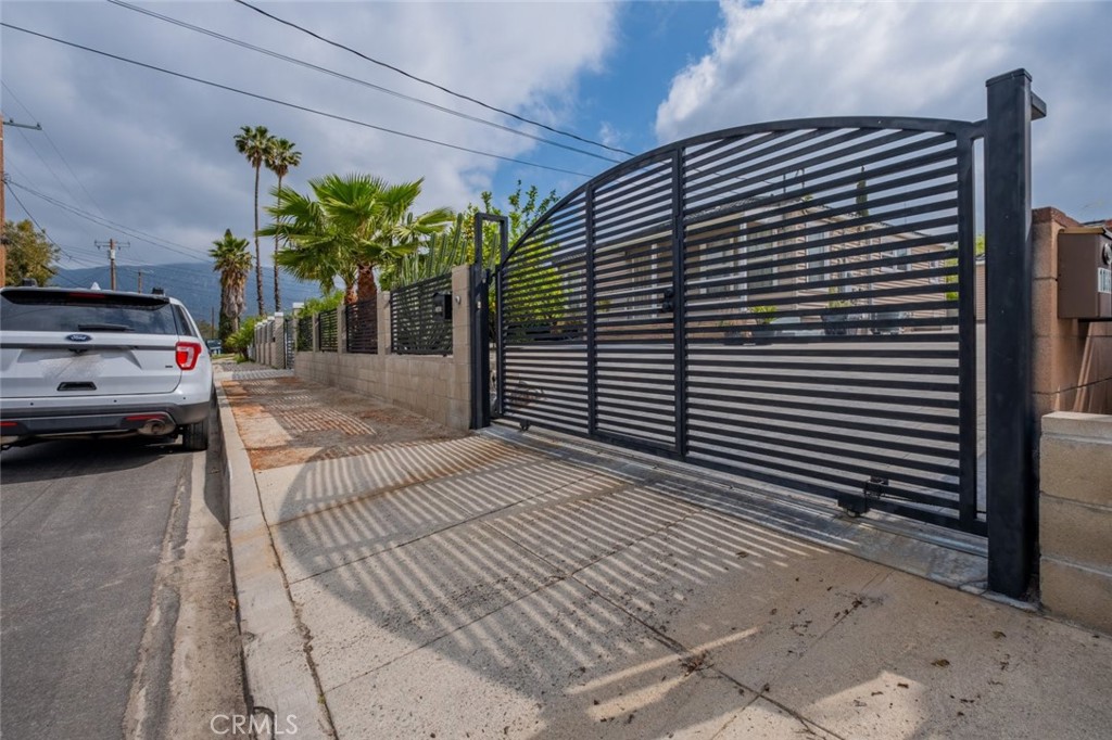 Sunland Condo: 10404 Jardine Avenue