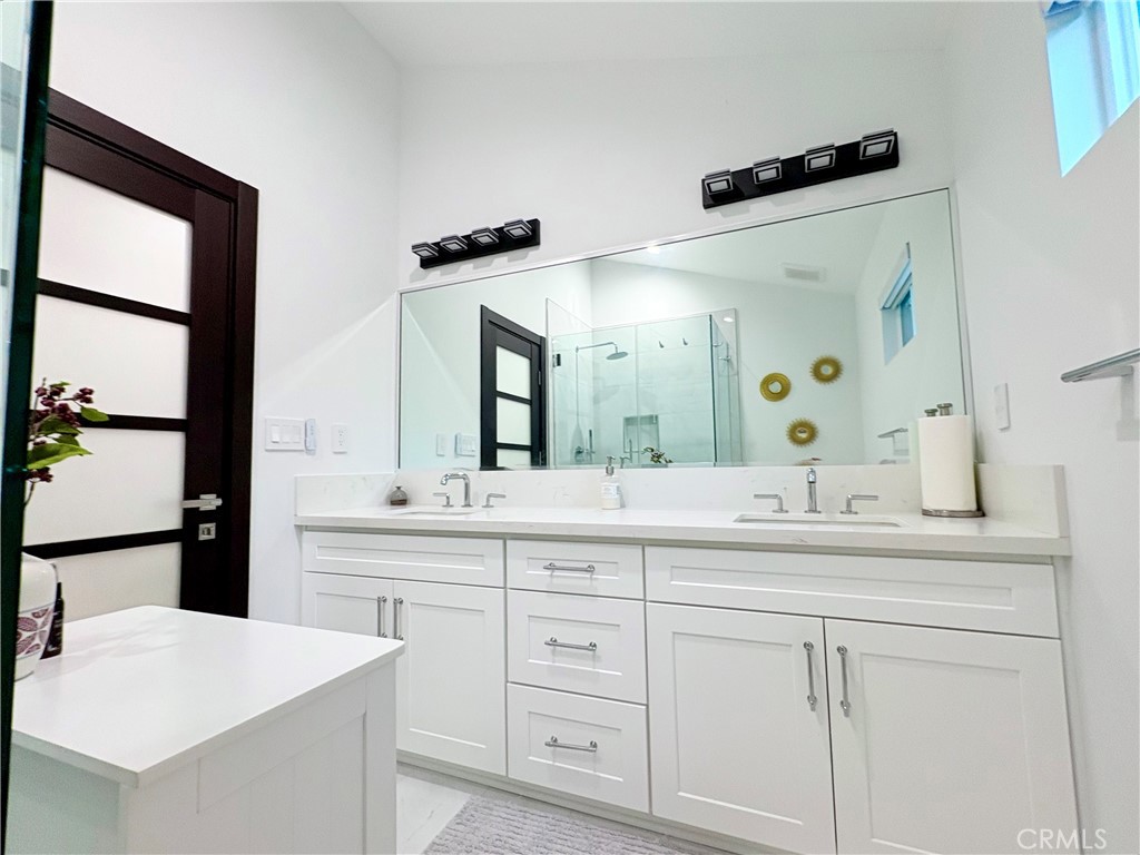 Burbank Condo: 502 North Avon Street