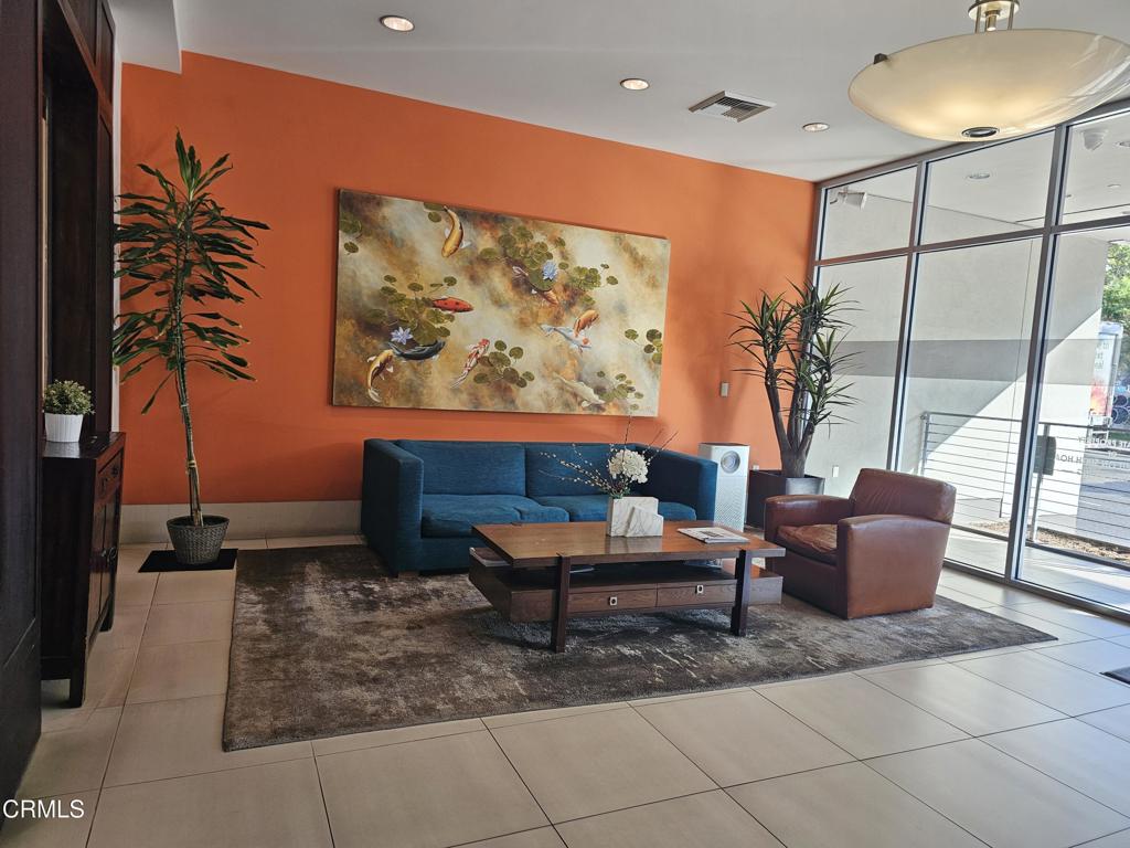 Los Angeles Condo: 3223 West 6th Street