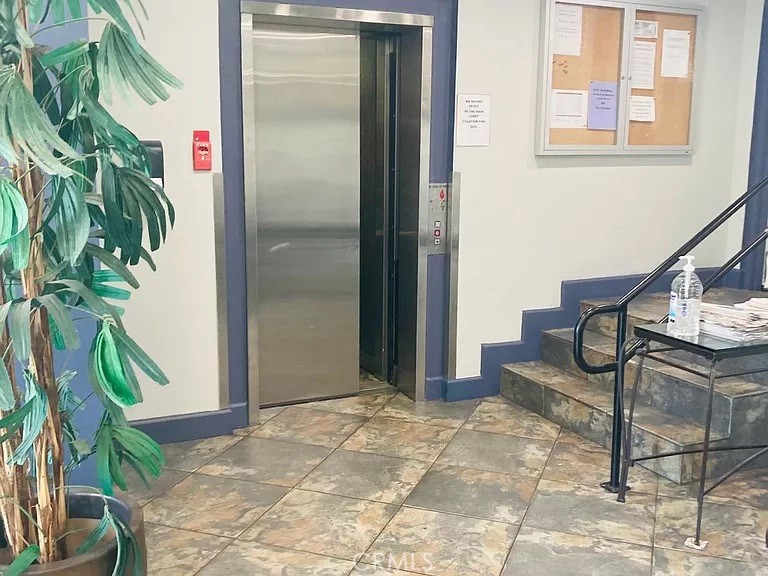 Los Angeles Condo: 10982 Roebling Avenue